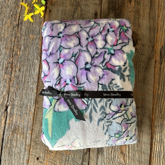 Vera Bradley Floral "Happy Hydrangeas" Throw Blanket - Picture 6 of 6